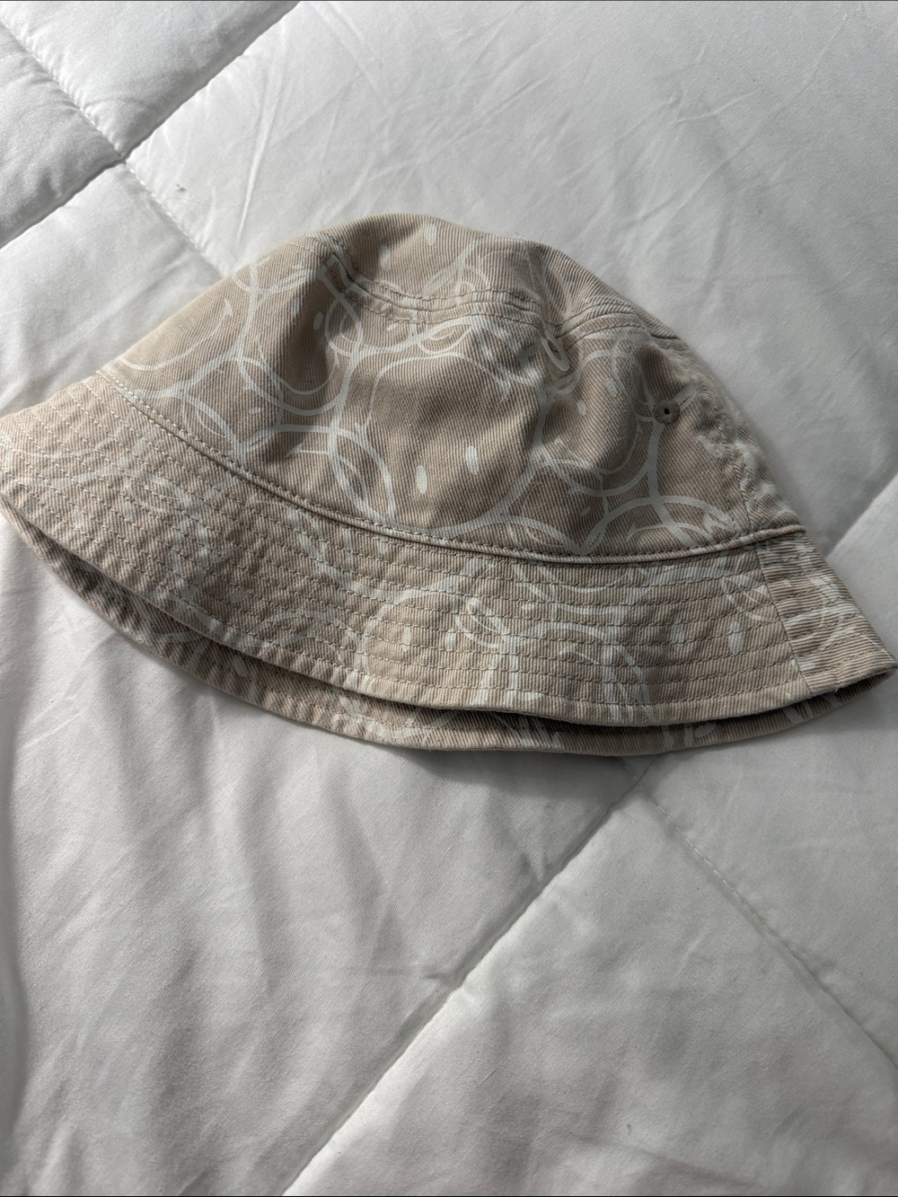 Woman’s aerie smiley face Beige Patterned Bucket Hat